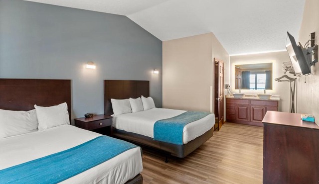 Edgewater Hotel and Suites