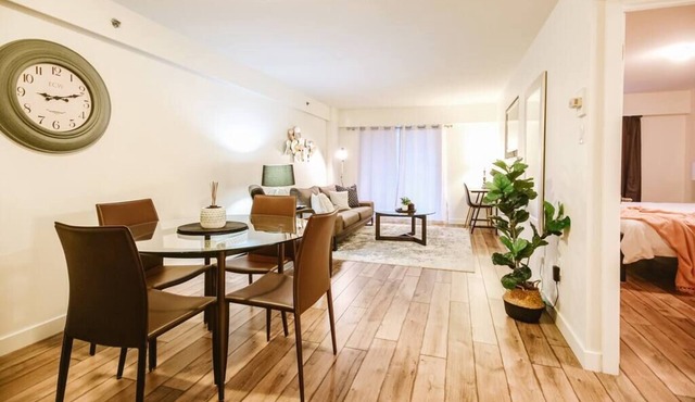 ~ Elegant 1 Bedroom Condo ~