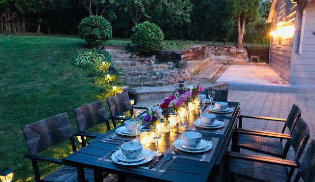 Elegant & Cozy English Villa with beautiful fenced backyard