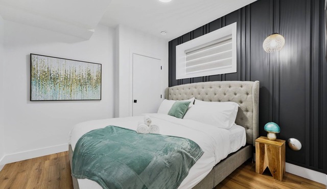 Elegant|Spacious|King Bed|Fireplace|Ravine View