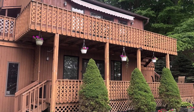 Em's Lake House