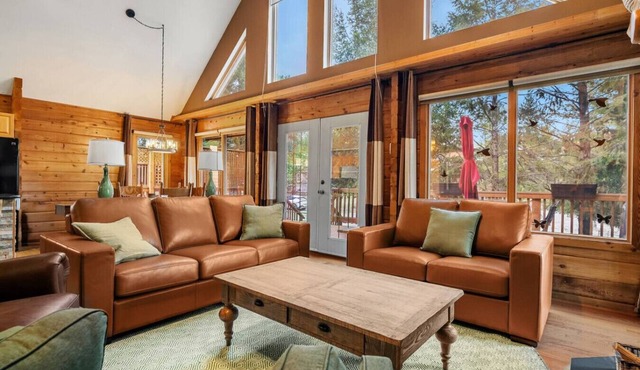 Emberwood | Hot Tub | Pool Table | Wood Fireplace