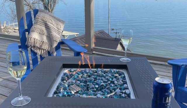 Embrace Lake Erie in our charming 2-story nautical waterfront cottage. n