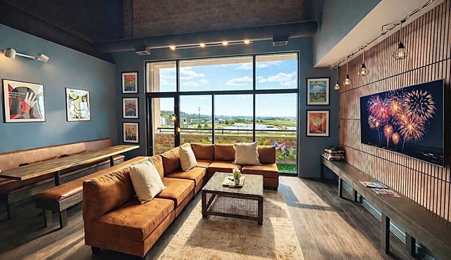 Enjoy Lake & Pool Views Just Minutes From Cedar Point Sports Force