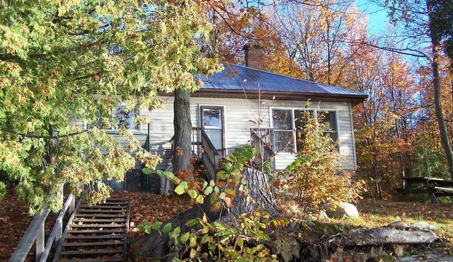 Enjoy the rugged natural beauty of the Haliburton Highlands, in comfort.