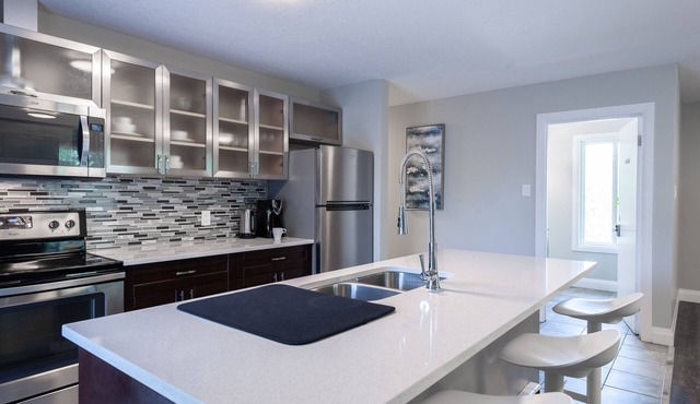 ENTIRE 2 BEDROOM APARTMENT UPTOWN WATERLOO
