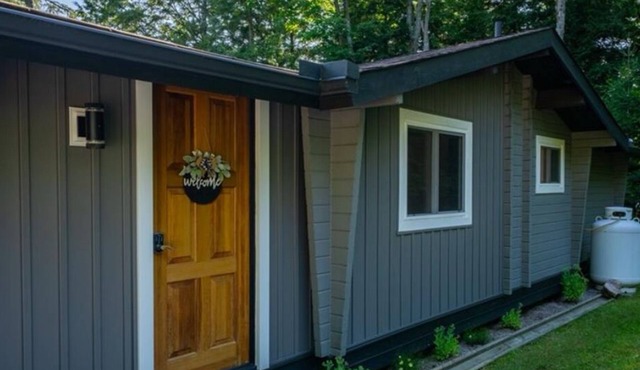 Escape Rejuvinate @Luxury 3 BR Muskoka cottage with 2 BR Bunkie on clear lake
