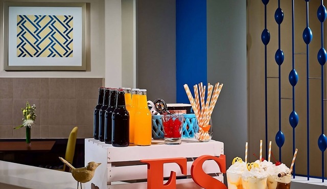 Escape the Hustle and Bustle! Kitchen, Free Parking