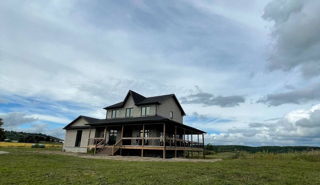 Estate house with forested land,stunning scenes & sweeping valley