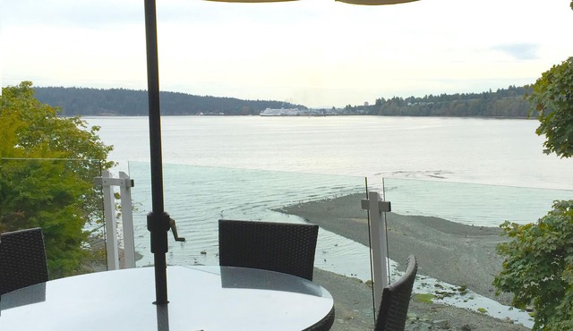 EXCLUSIVE, UNCOMPROMISING OCEANFRONT EXECUTIVE HOME