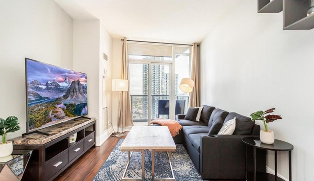 Executive 2BR 2BATH Condo with Lakeview Steps from SQ1 in Mississauga