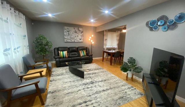 Executive Holiday Home near West Edmonton Mall