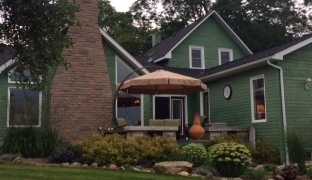 Executive home 3 minutes from top of Beaver Valley Ski Club