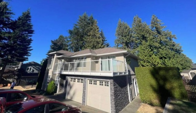 Executive Home in Cordova Bay