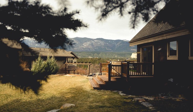 Family Cottage Located in the Heart of Fairmont Hot Spring