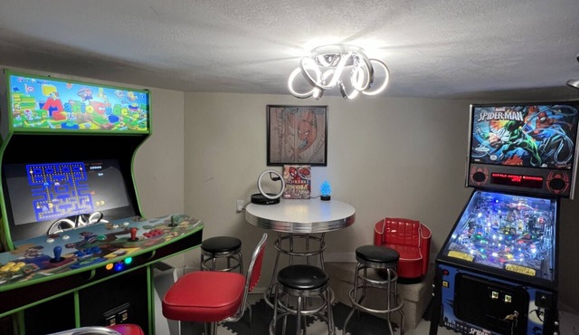 Family & Friend Fun Arcade Suite Mount Washington