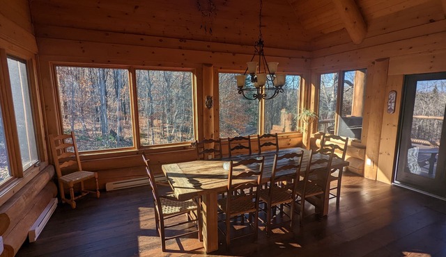 Family friendly Spacious Log Chalet with a clear Tremblant view