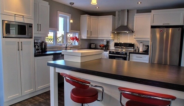 Family Friendly, Upscale Townhouse, 10kms from Old Quebec