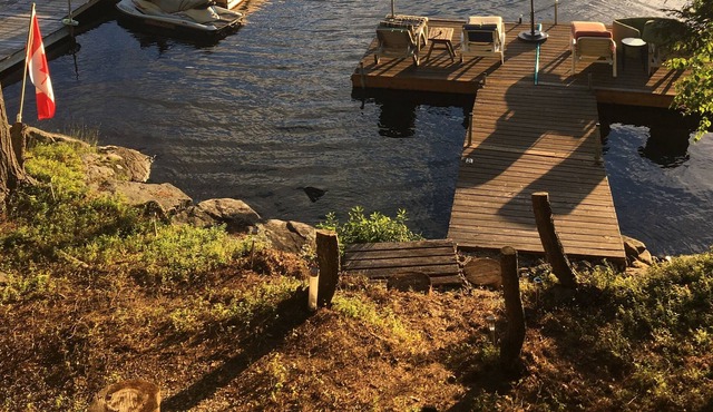 Family Friendly Waterfront Cottage on Three Mile lake