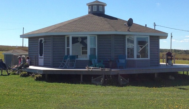 Family Tides: Beautiful two bedroom Cottage for rent with spectacular views and beaches.