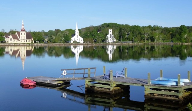 FAMOUS HARBOR VIEW, PRIVATE WHARF, SUNSETS, BOATS, BIKES, WALK TO TOWN!