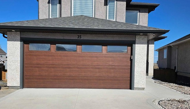 Flamingo Home! A family-friendly home with 4 bedrooms and 3 bathrooms.
