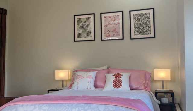 Flamingo Suite (Downtown Wolfville)