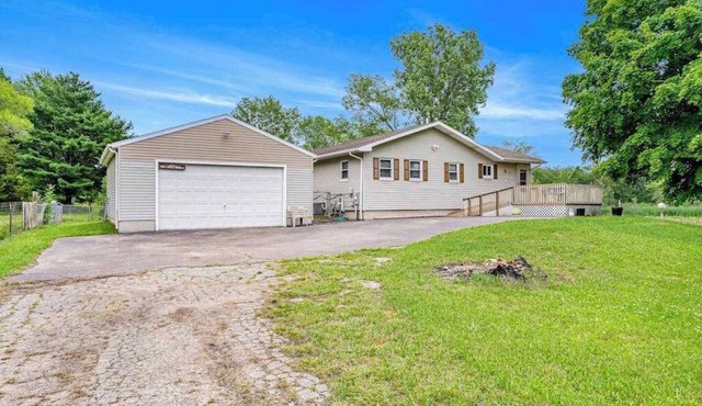 Fontano Casa | House in Coloma near Michigan's Great Lakes