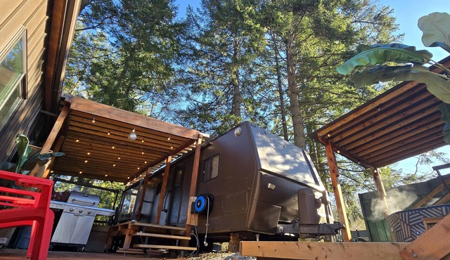 Forest Cabin - Hot Tub - Fast WiFi - Fire Pit On Site