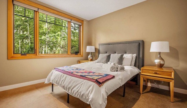 Forest Retreat 2 Acres Fully Equipped + Views