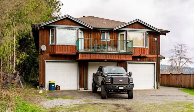 Fort Wine Burrow: Entire Private Estate Home