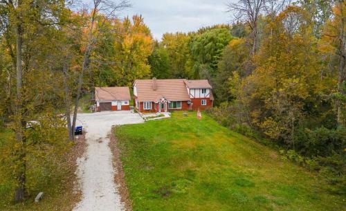 Four and half bedrooms 10 Acres of forest with trails