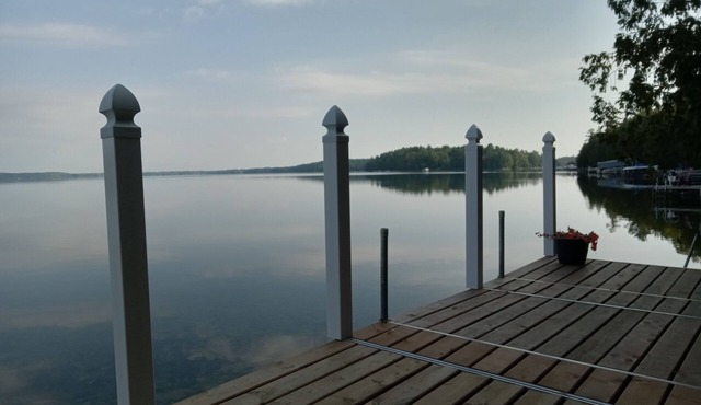 Four Mile Lake 5 Bedroom cottage,100 feet of private shoreline, 4 decks, TV room
