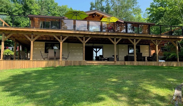 Four Season Pan-Abode Cottage on Georgian Bay