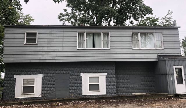 Full Duplex upstairs and downstairs near the shores of Lake Erie