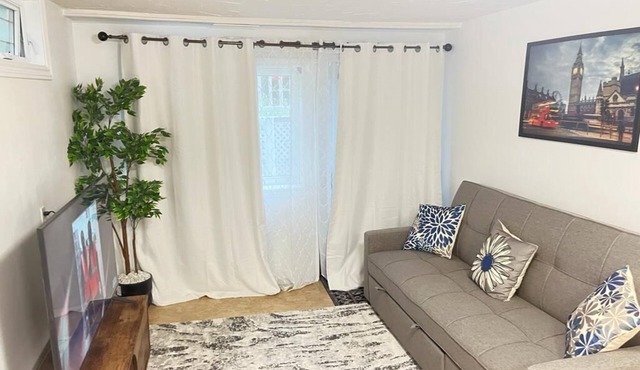 Full Studio in Hull with parking, wifi and kitchen, 5min from Ottawa parliament