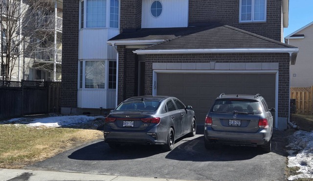 Fully furnished house in Ottawa's Barrhaven Neighbourhood. Pool table