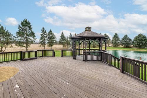 Fun w/Family! Peaceful Countryside Tiffin Retreat