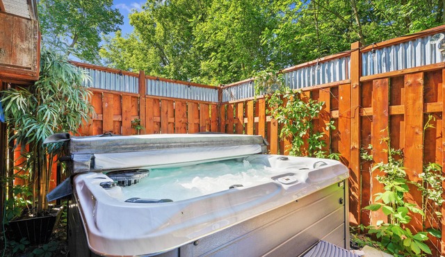 Gather on the Trent| Waterfront | Boats | Hot Tub | Sauna | Dock