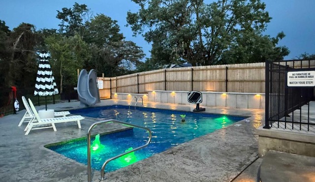 Gather Together - Charming Home for 20 Near Ark!