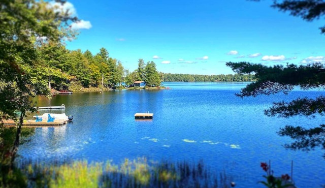 Gentle lake breezes and quiet beckon at this cozy lake cottage