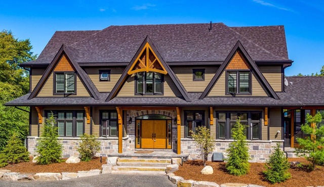 Glamorous Lakefront home in Pointe au Baril 6 Bed | 4 Bath | Hot Tub