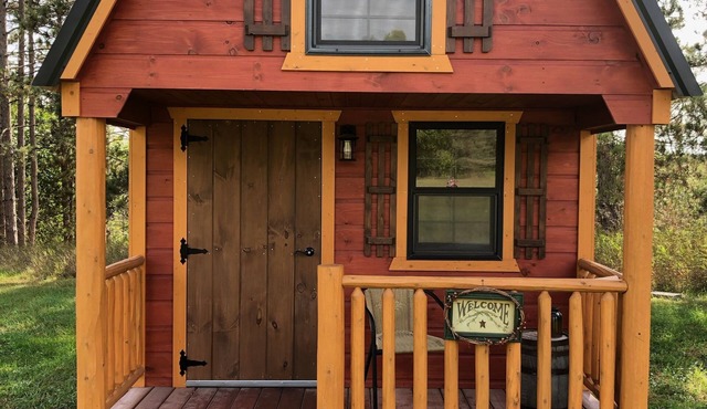 GLAMPING Cabin and Camper next to Crystal Mountain and Betsie River