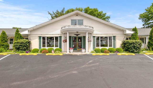 Glass House Inn Erie Near I-90 & I-79