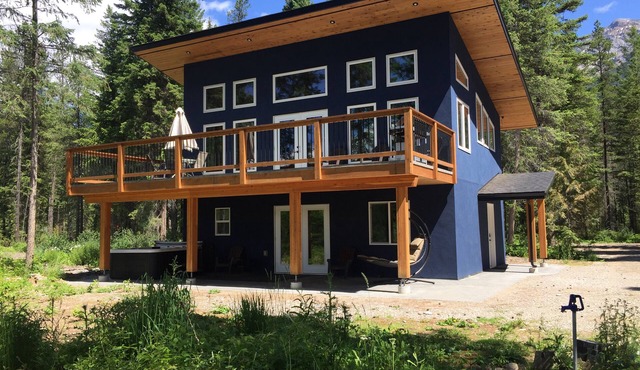 Goat Mountain Cabin in the beautiful Blaeberry Valley