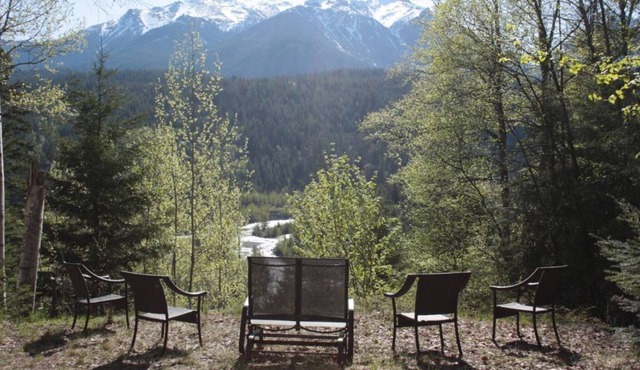 Gold Bridge, BC Charming, Quiet, Mountian Getaway