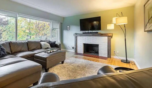 Gorgeous 4 Bedrooms I 2 Baths w/ Parking & WI-FI