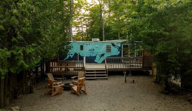 Gorgeous and Unique Glamping Caravan near Miller Lake, Perfect for a Weekend of Swimming and Hiking