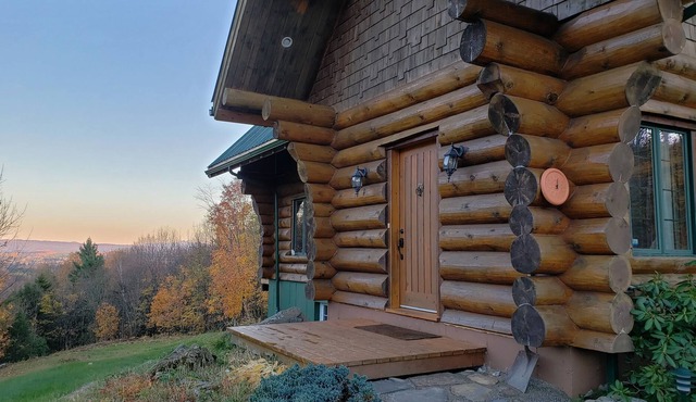 Gorgeous Log Home Available for Monthly Rental