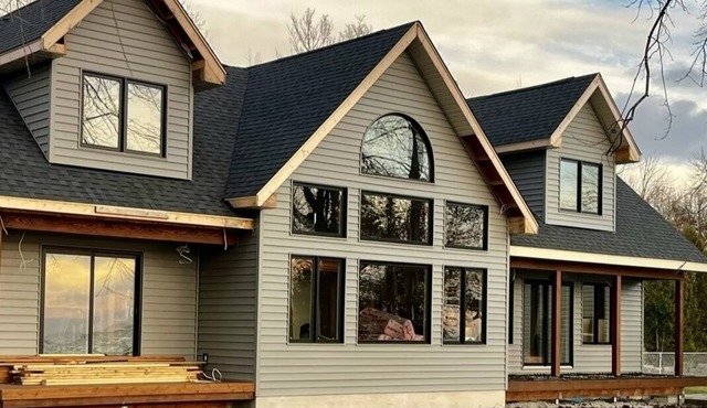 Gorgeous New Build on Lake Simcoe - clear, sandy swimming with the best sunsets!